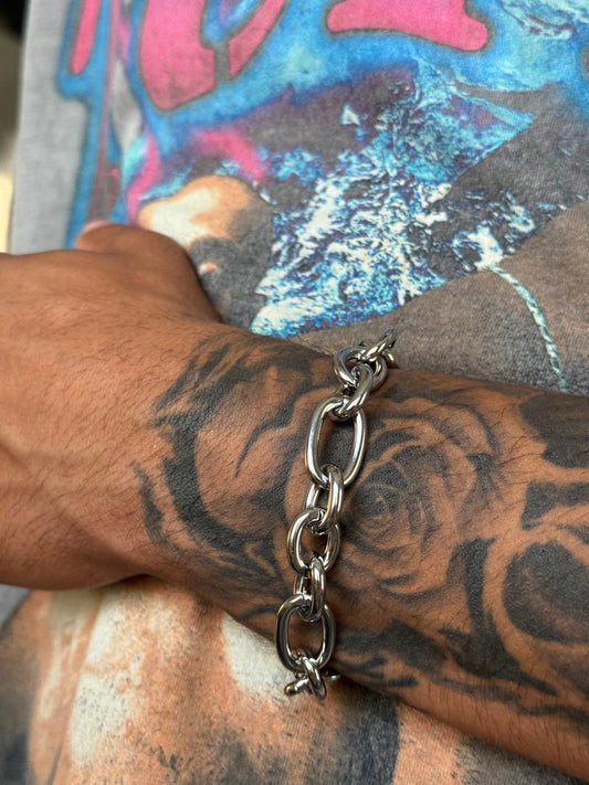 Bold chain bracelet